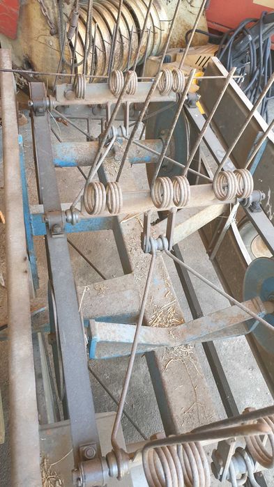 Mexedor/juntador de feno