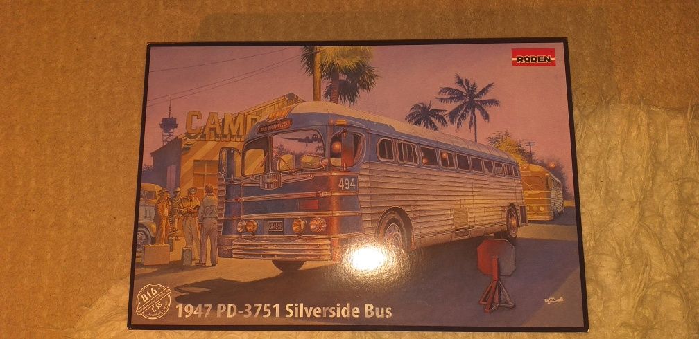 Model autobusu firmy Roden .PD 3751 silverside  1/35