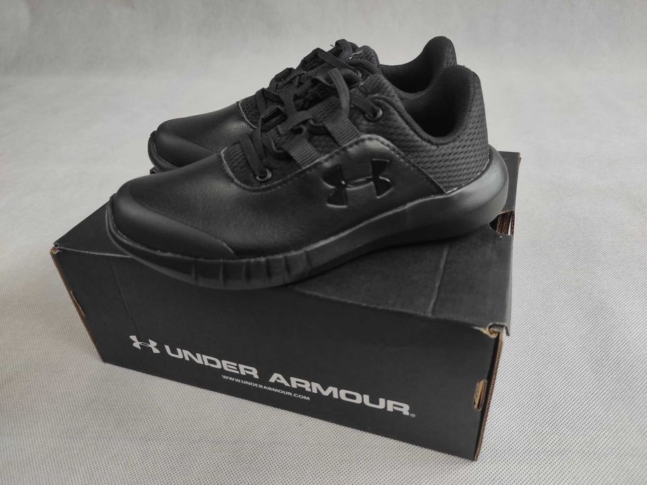 Buty Under Armour czarne r. 29,5