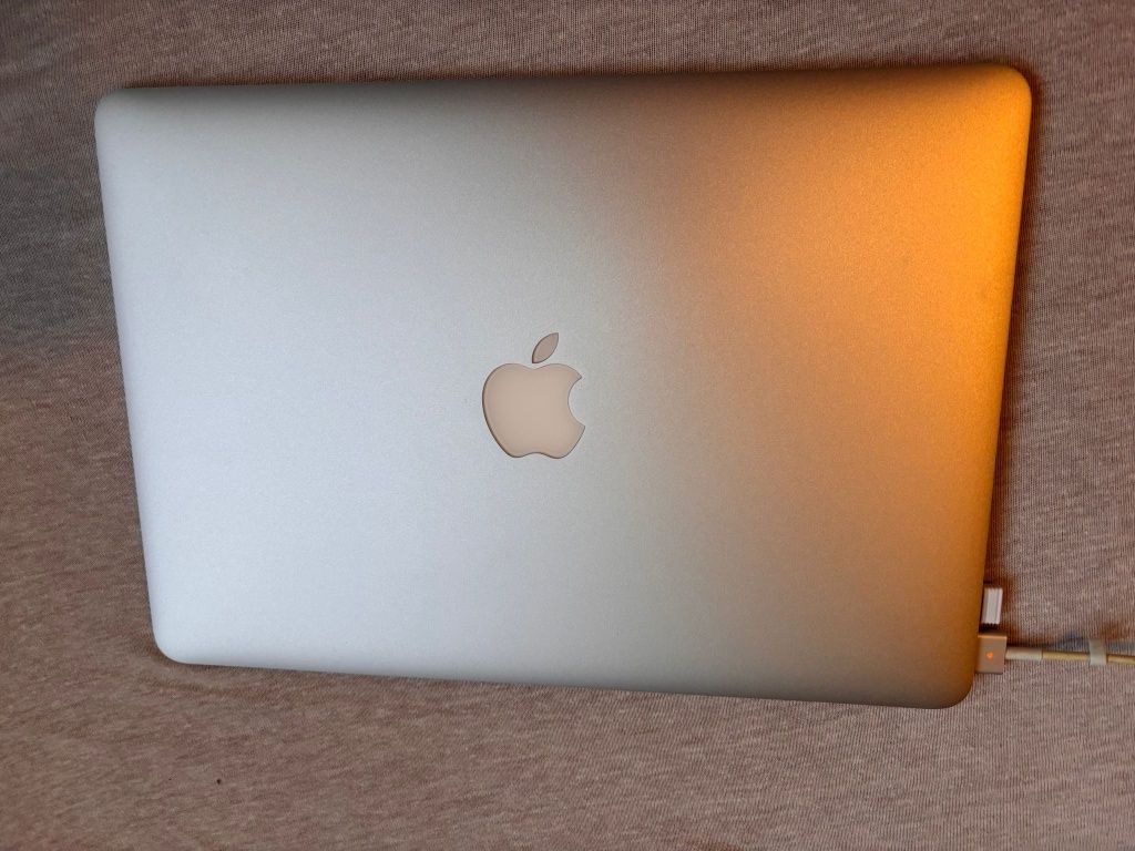 MacBook Air 13, 2017, procesor i5, 8/128