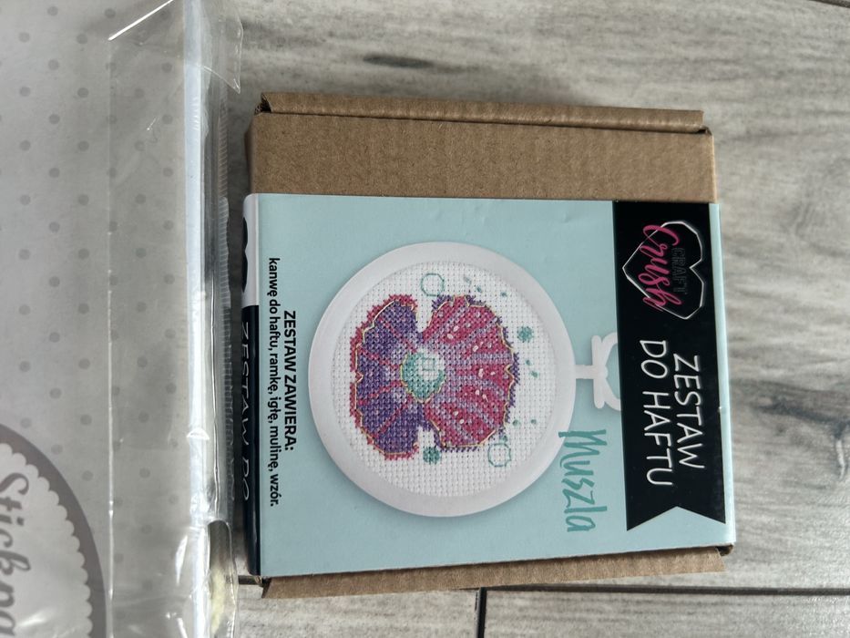 Dwa zestawy do haftowania nowe