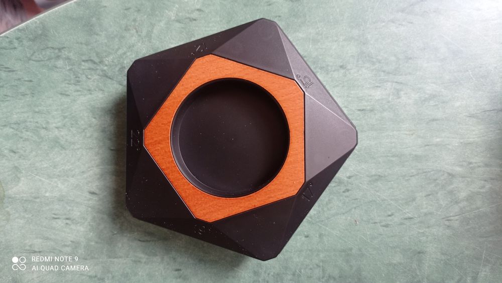 Роликовая точилка для заточки ножей.