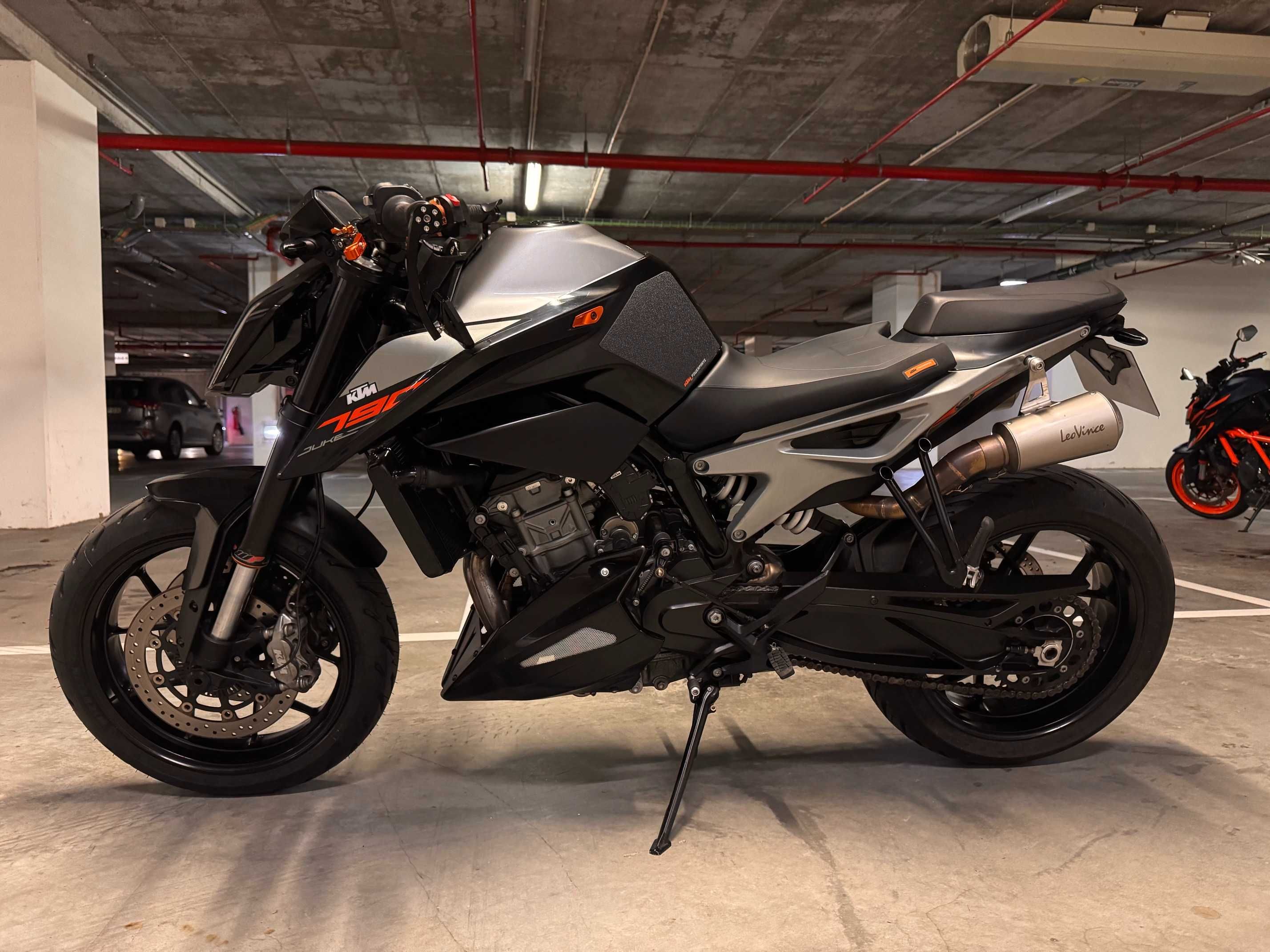 KTM Duke 790 (77kw, 105cv, full extras)