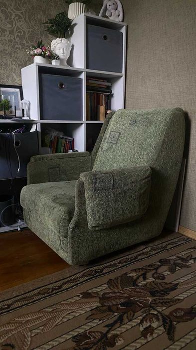 Продам крісло б/в в гарному стані