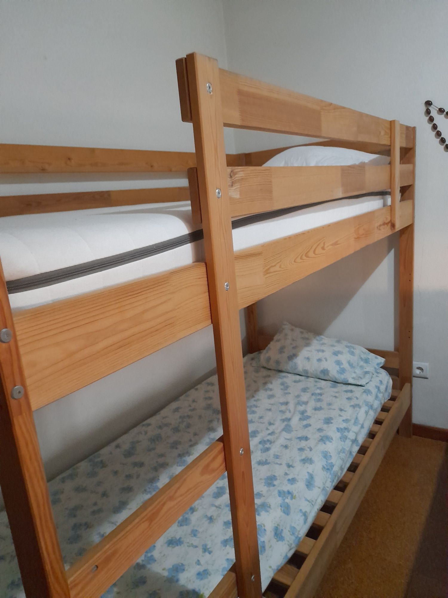 Beliche IKEA com 2 colchões
