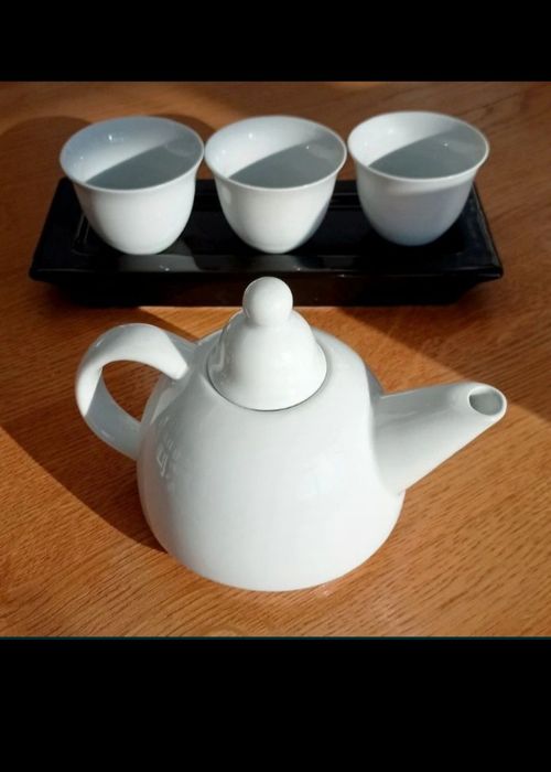 Elegancki ceramiczny zestaw do herbaty