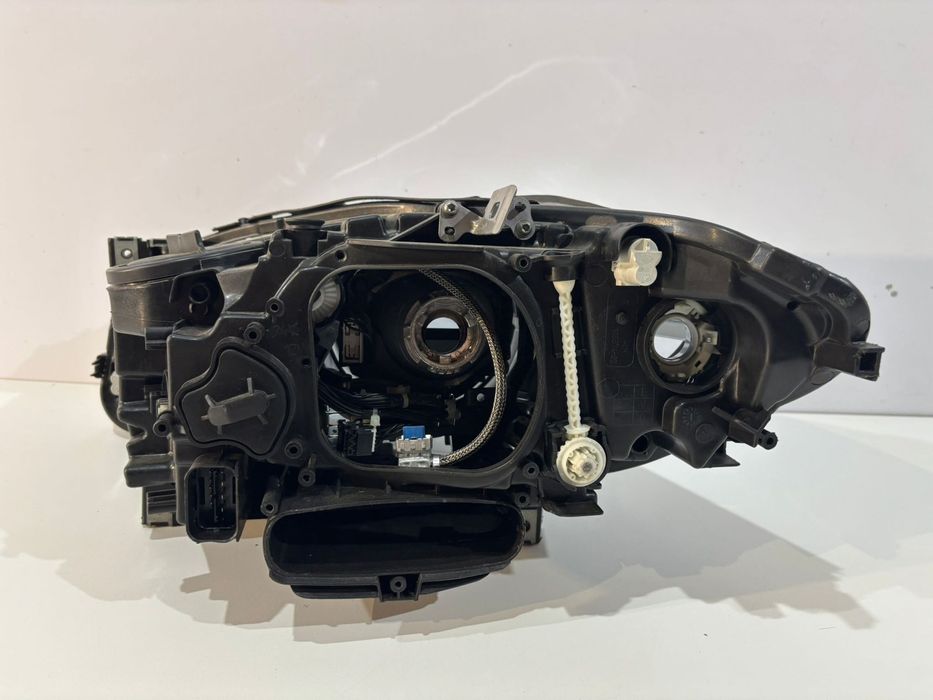 BMW 5 F10 F11 Lci lampa bi-xenon skr. L - 18111
