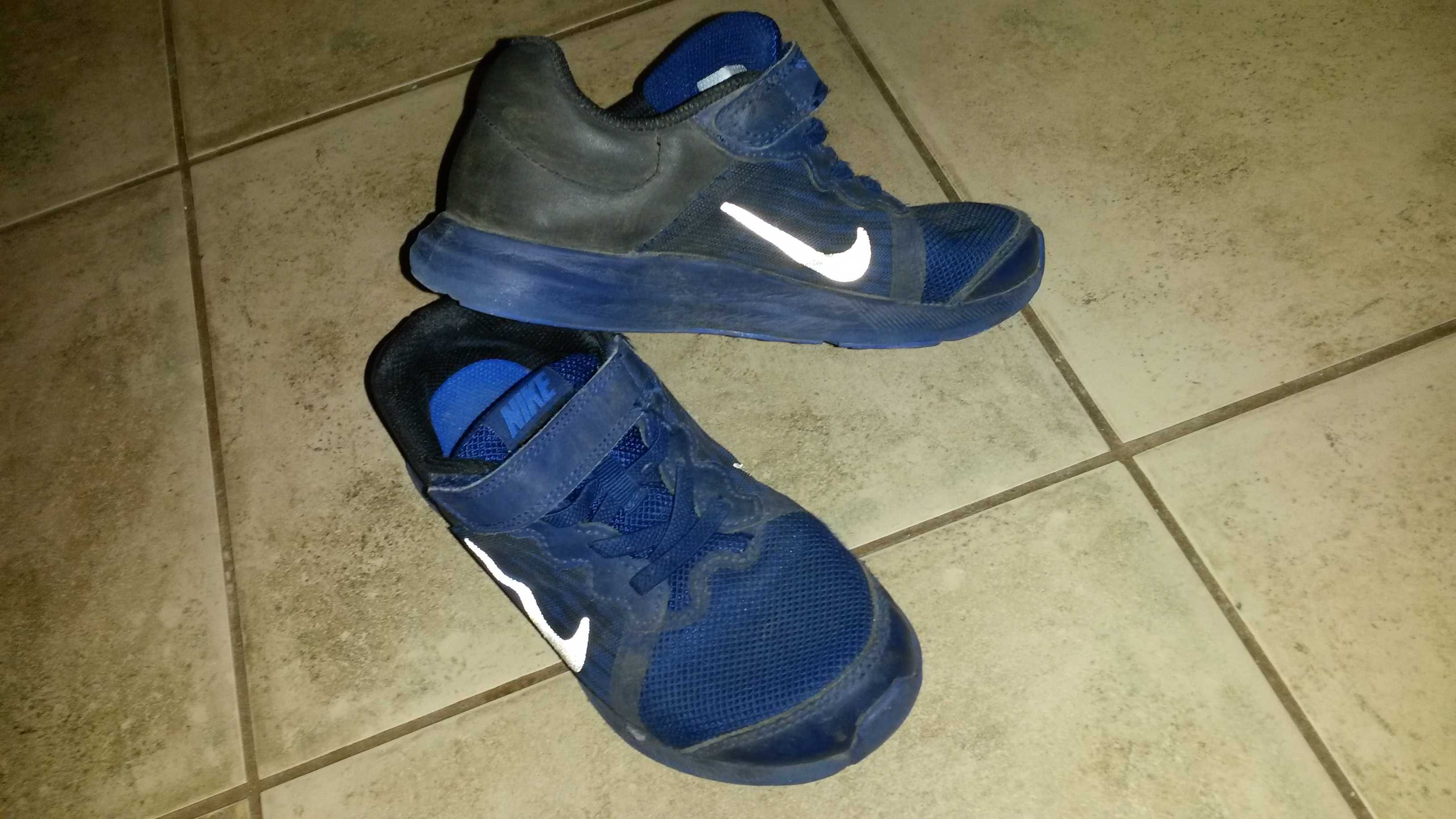 Buty dziecięce Nike niebieski na rzepy adidasy lekkie trampki rozm. 30