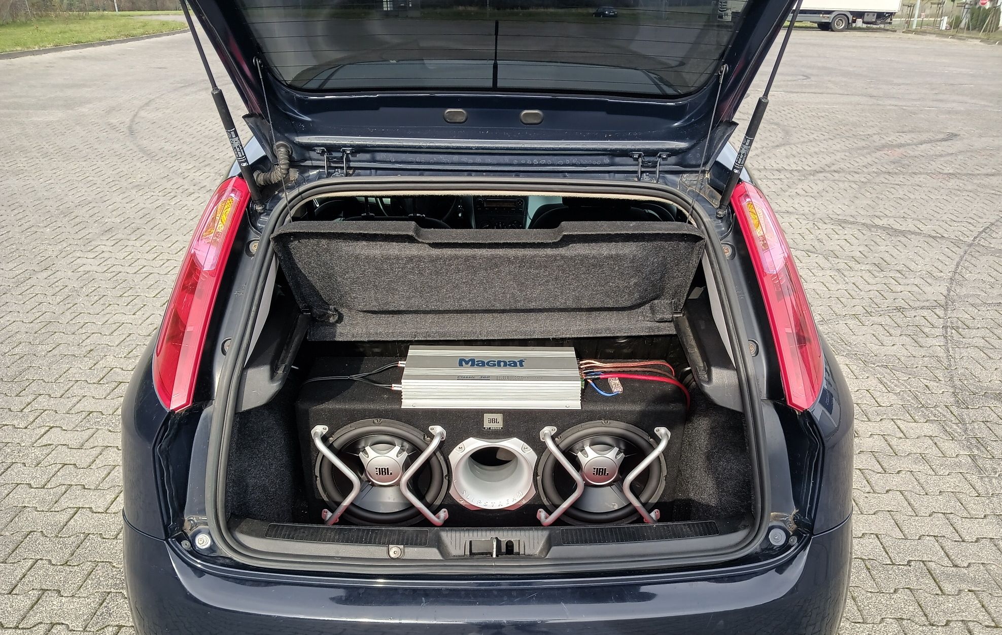 Skrzynia basowa JBL GT5 2402 BR +Wzmacniacz Magnat ,okazyjnie sprzedam