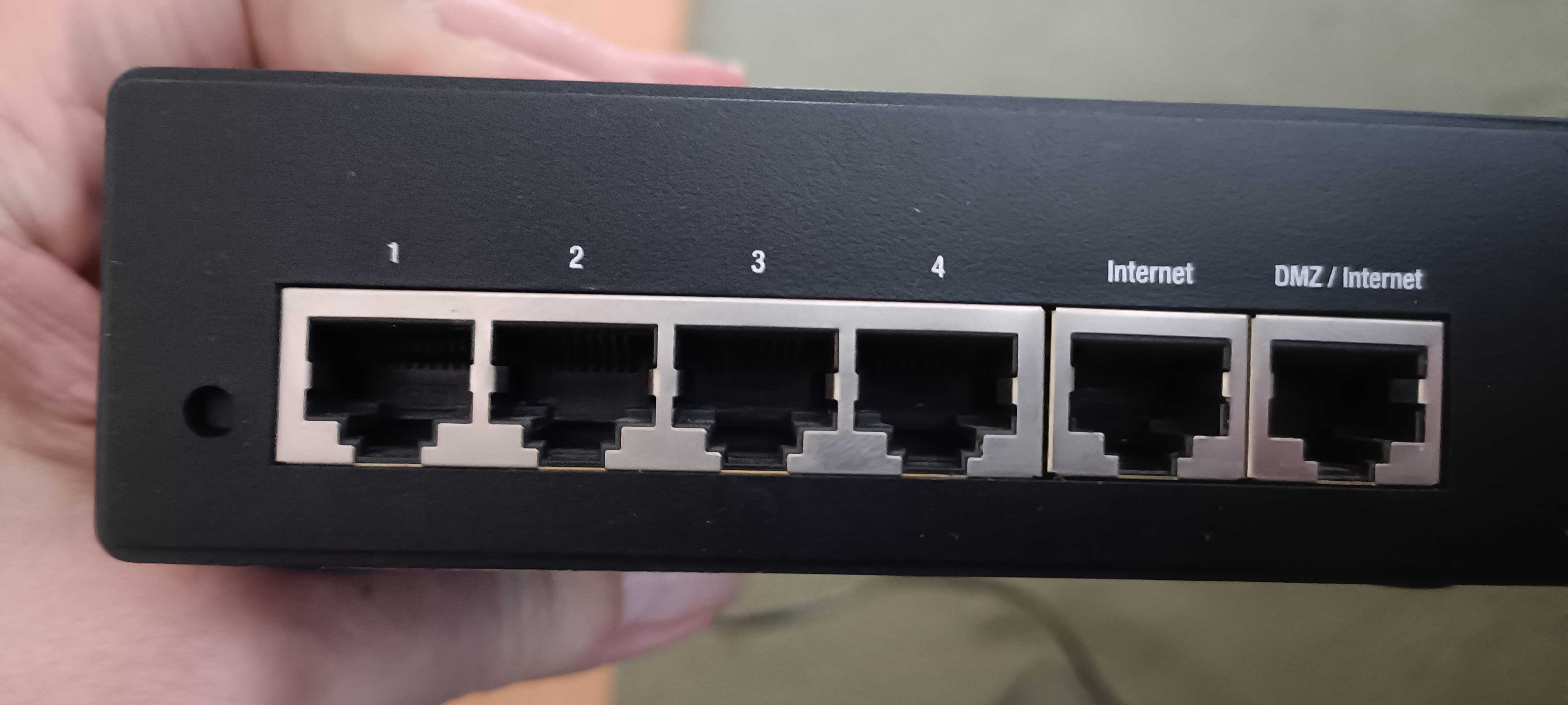 Router Cisco - VPN, model RV042G Small Business