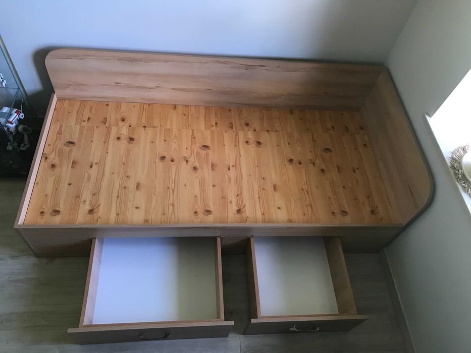 Łóżko jednoosobowe 200 cm x 90 cm