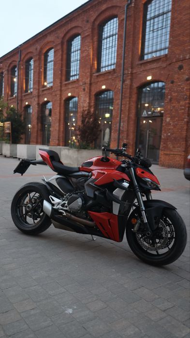 Ducati Streetfighter V2