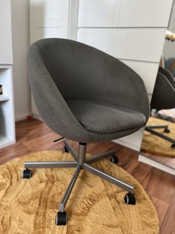 IKEA SKRUVSTA krzesło obrotowe fotel na kółkach
