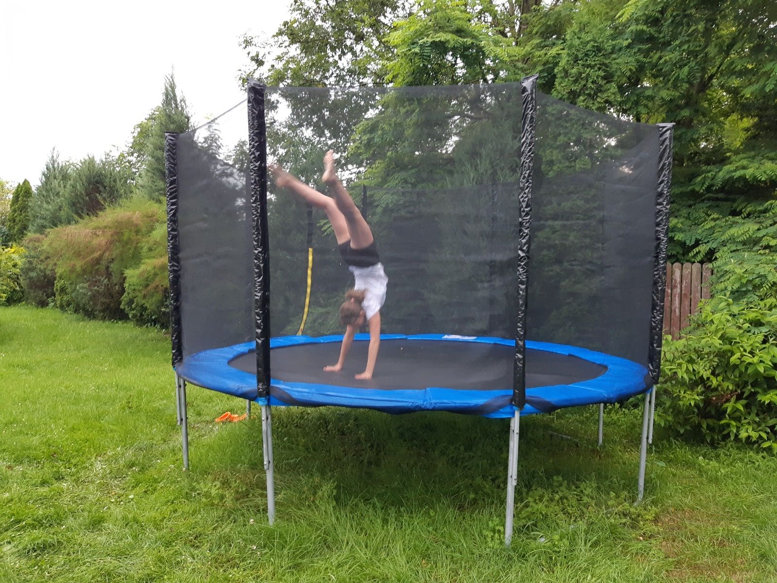 Trampolina do skakania 12FT , 8 nóg, kompletna.