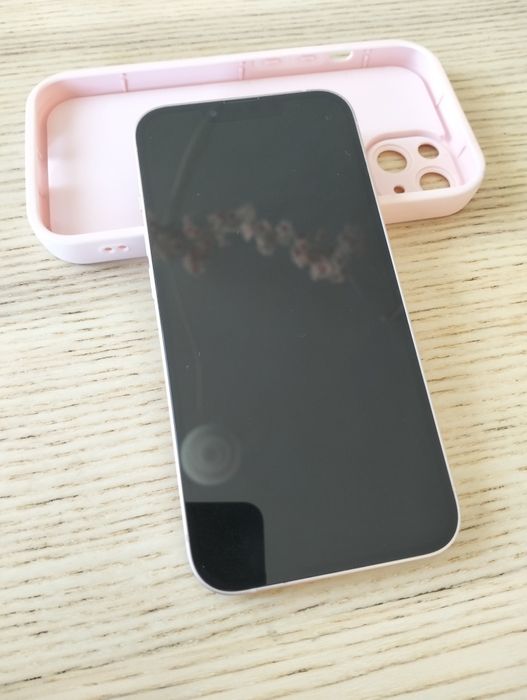 iPhone 13 + etui + kabel