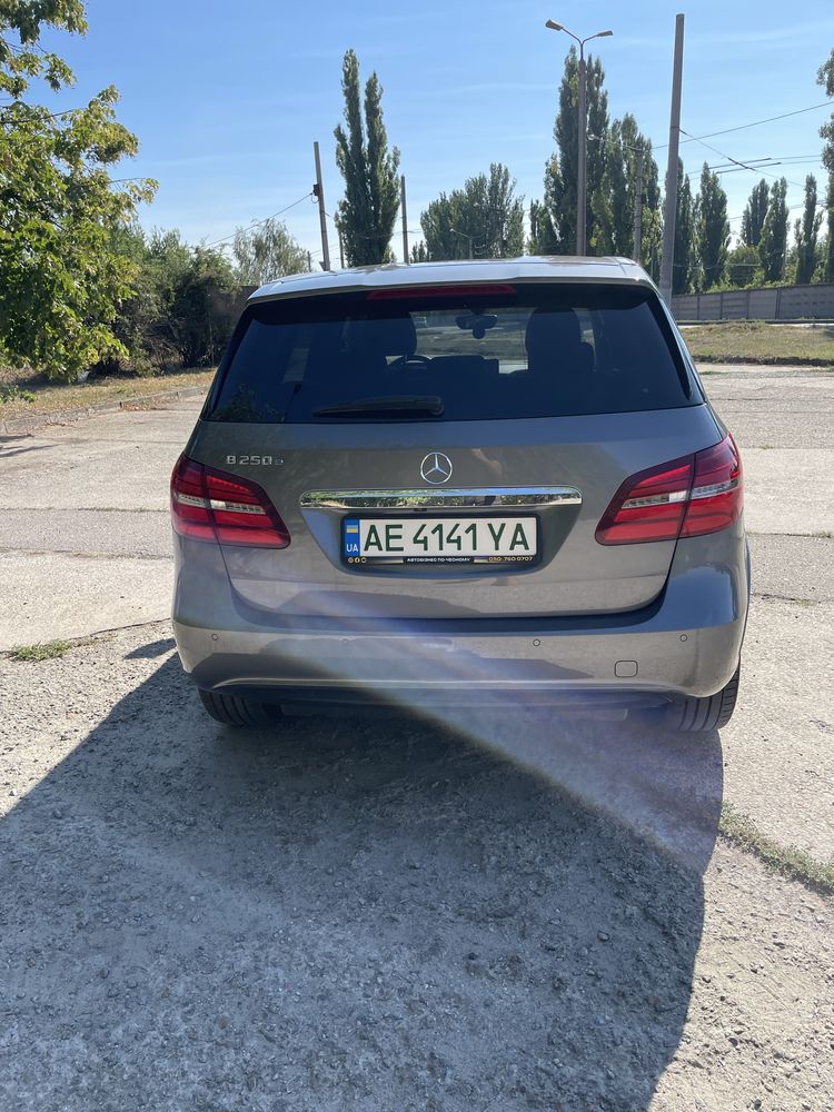 Продам Mercedec b250e