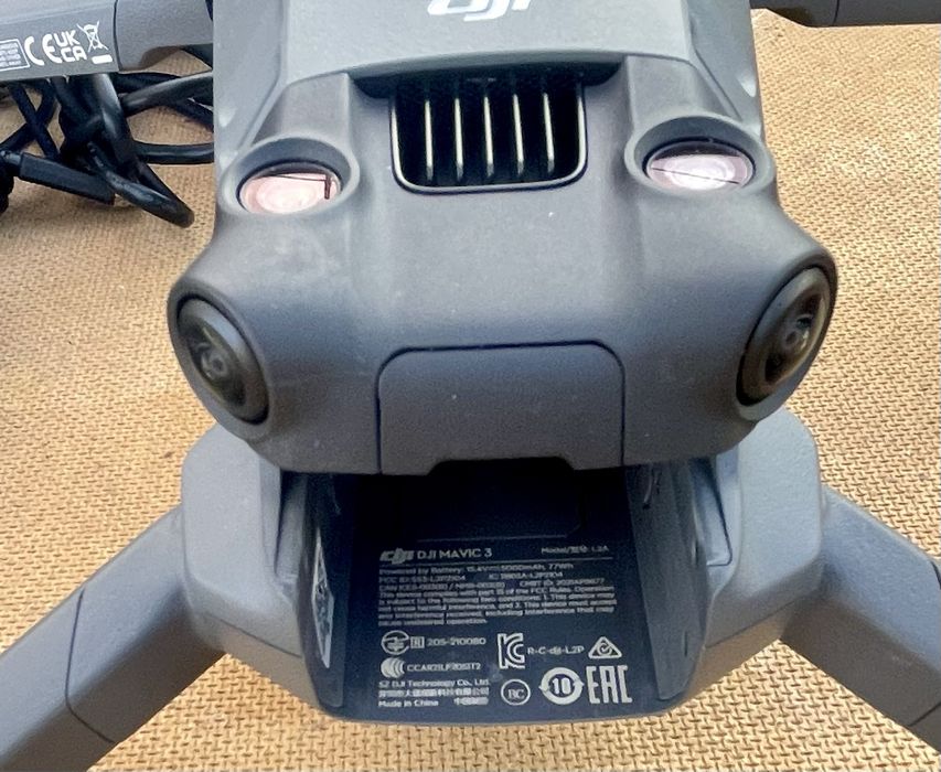 Квадрокоптер DJI Mavic 3 Fly More Combo