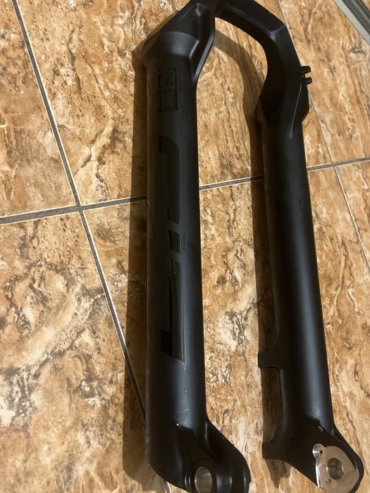 Rock Shox SID SL Select, Dolna golen widelca