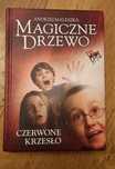 Magiczne drzewo - czerwone krzesło