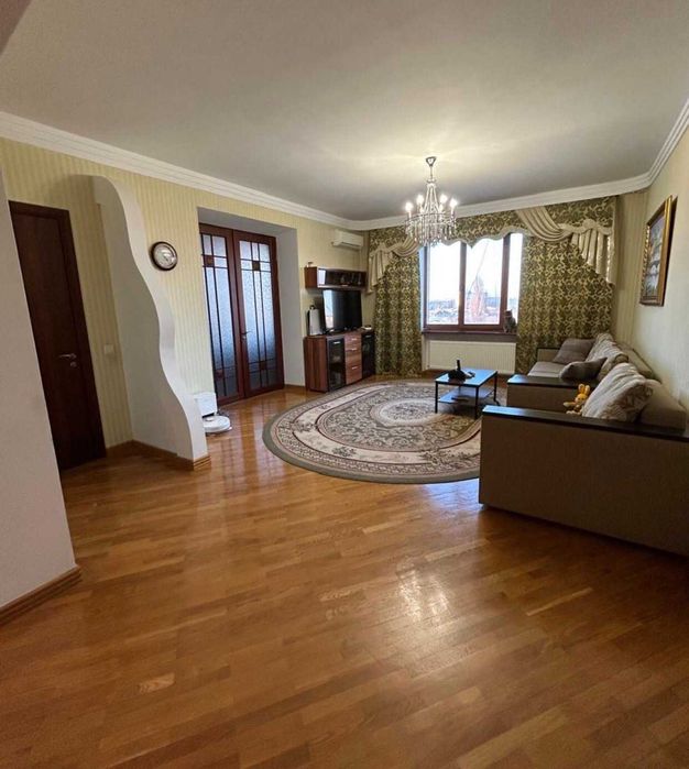 4-кімнатна квартира в центрі міста по вул. Ріхтера