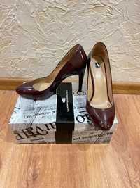 Розкішні жіночі туфлі темно-бордового кольору 38 р.