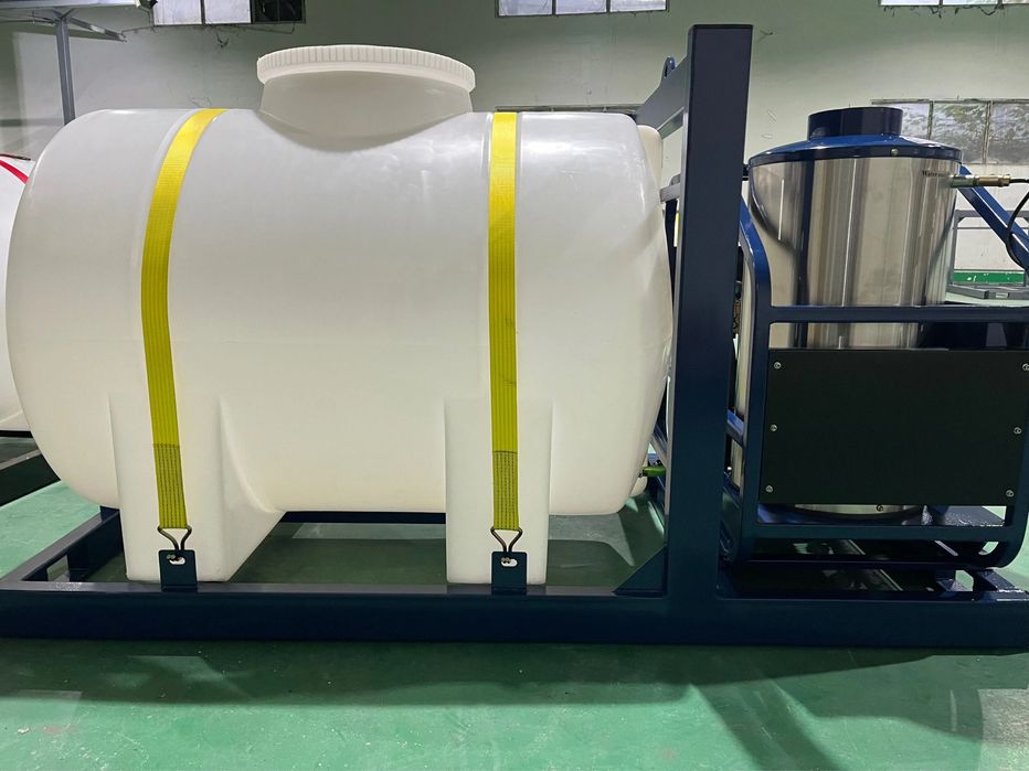 Mobilna myjka ciśnieniowa 300 BAR gorąco-wodna+zbiornik na wodę 1000l