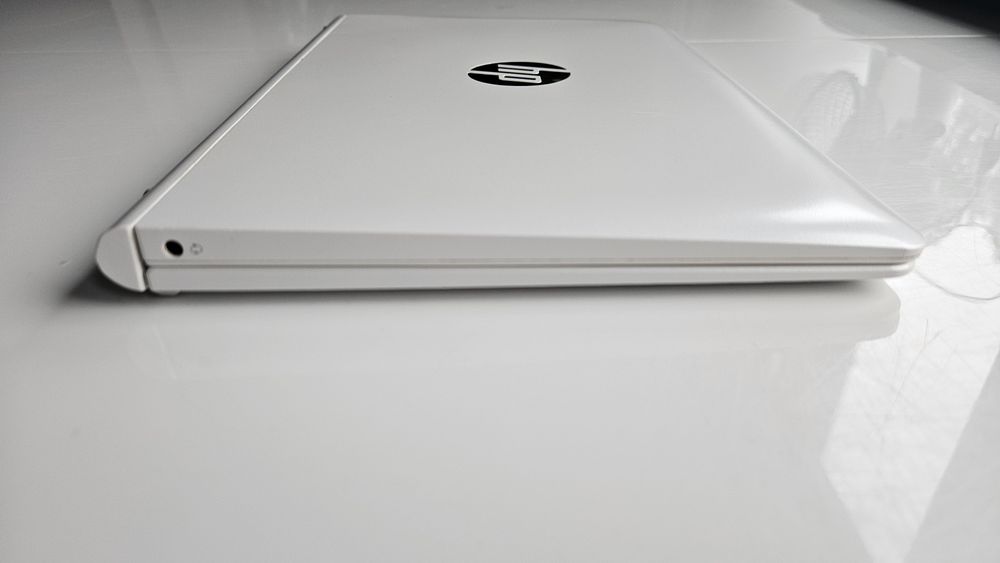 HP Pavilion x2 Detachable - 64GB; 2GB RAM; 10,1`dotykowy, obracany 3w1