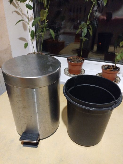 Продам ведро с педалью.