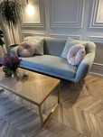 Miętowa, zielona sofa Mazzini