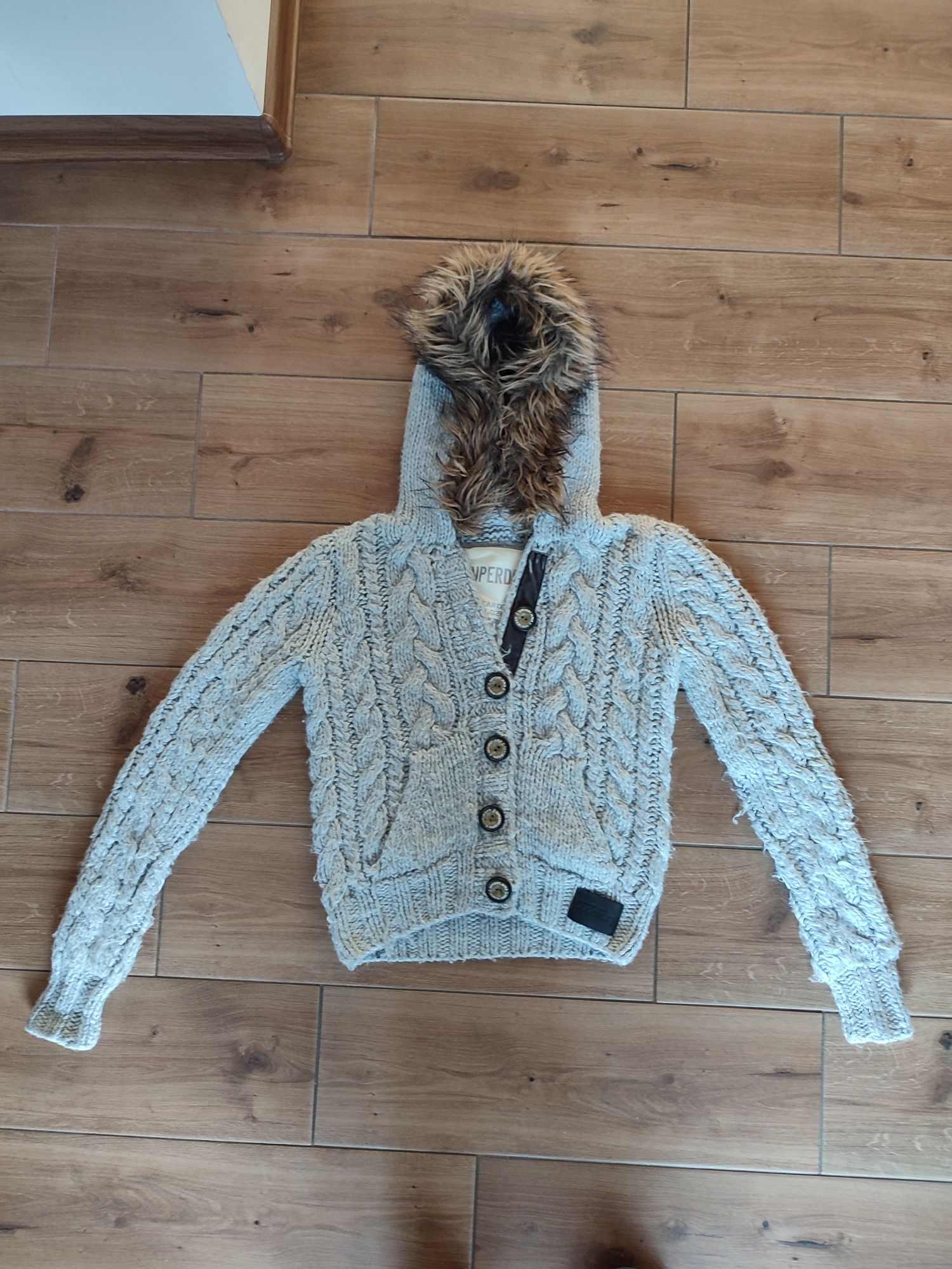 Sprzedam sweter damski Superdry rozmiar S