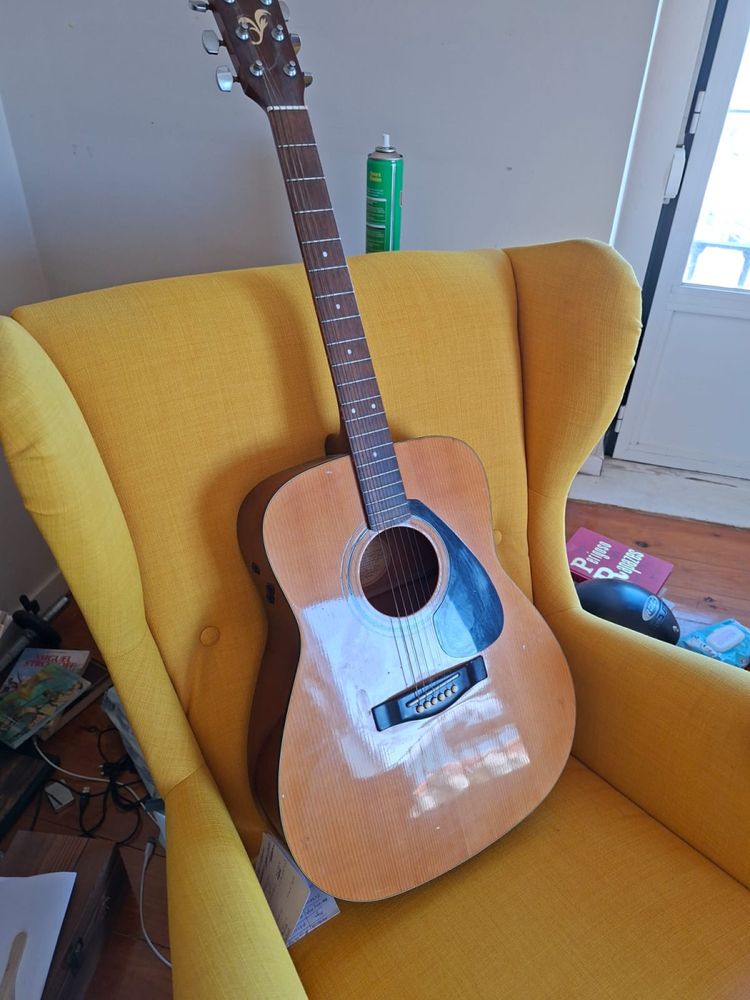 Yamaha FG 410EA Guitarra semi-acústica de cordas de aço