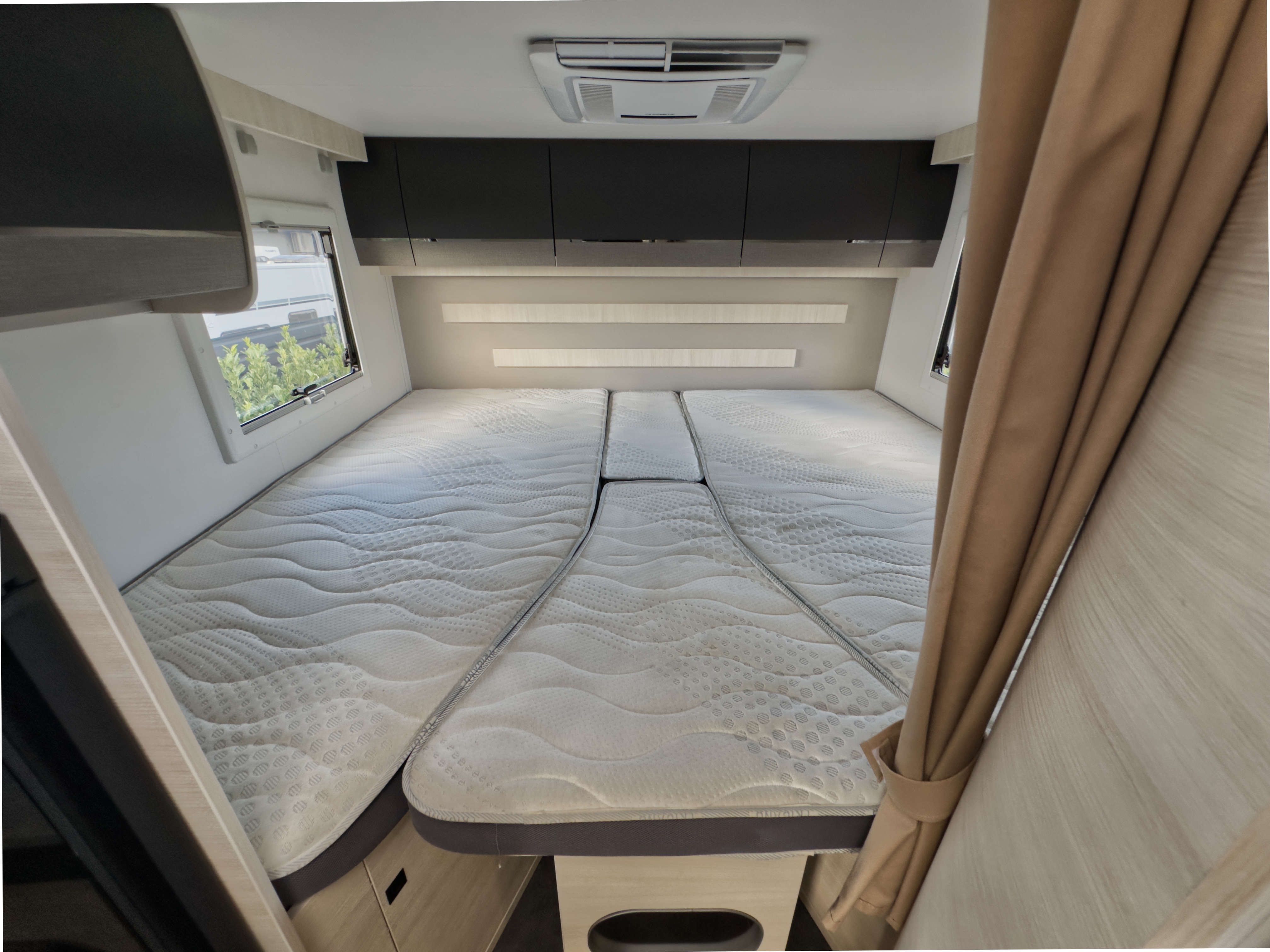 Wynajem/Wypożyczalnia kamperów|Półintegra|Chausson|5 osób|Camp4Rent|