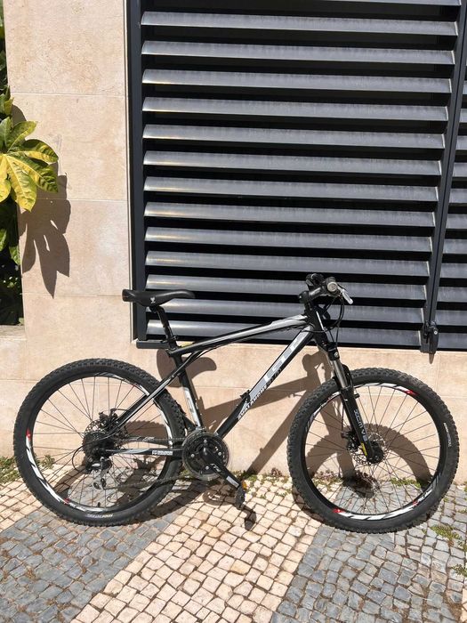 Bicicleta BTT GT Avalanche 3.0 Aluminio 26‘‘