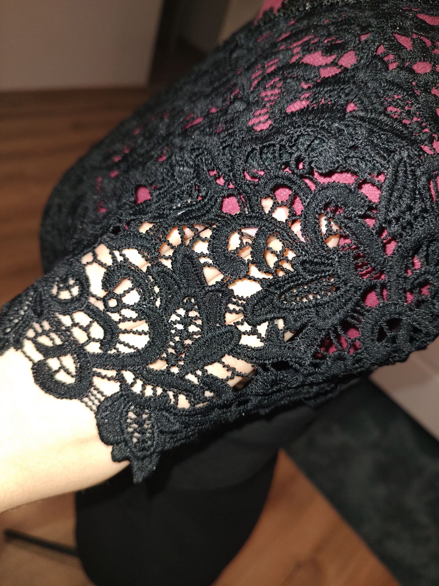 Mała czarna z gipiurą rozmiar XL Parisian