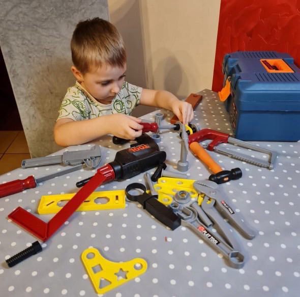 Zestaw Warsztatowy dla Dzieci w Walizce - Skrzynka z Narzędziami