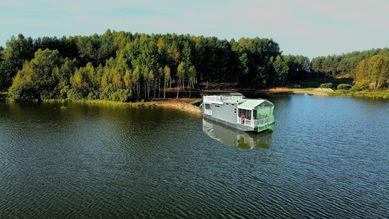 Działka z linią brzegową i częścią jeziora /domek na wodzie - projekt