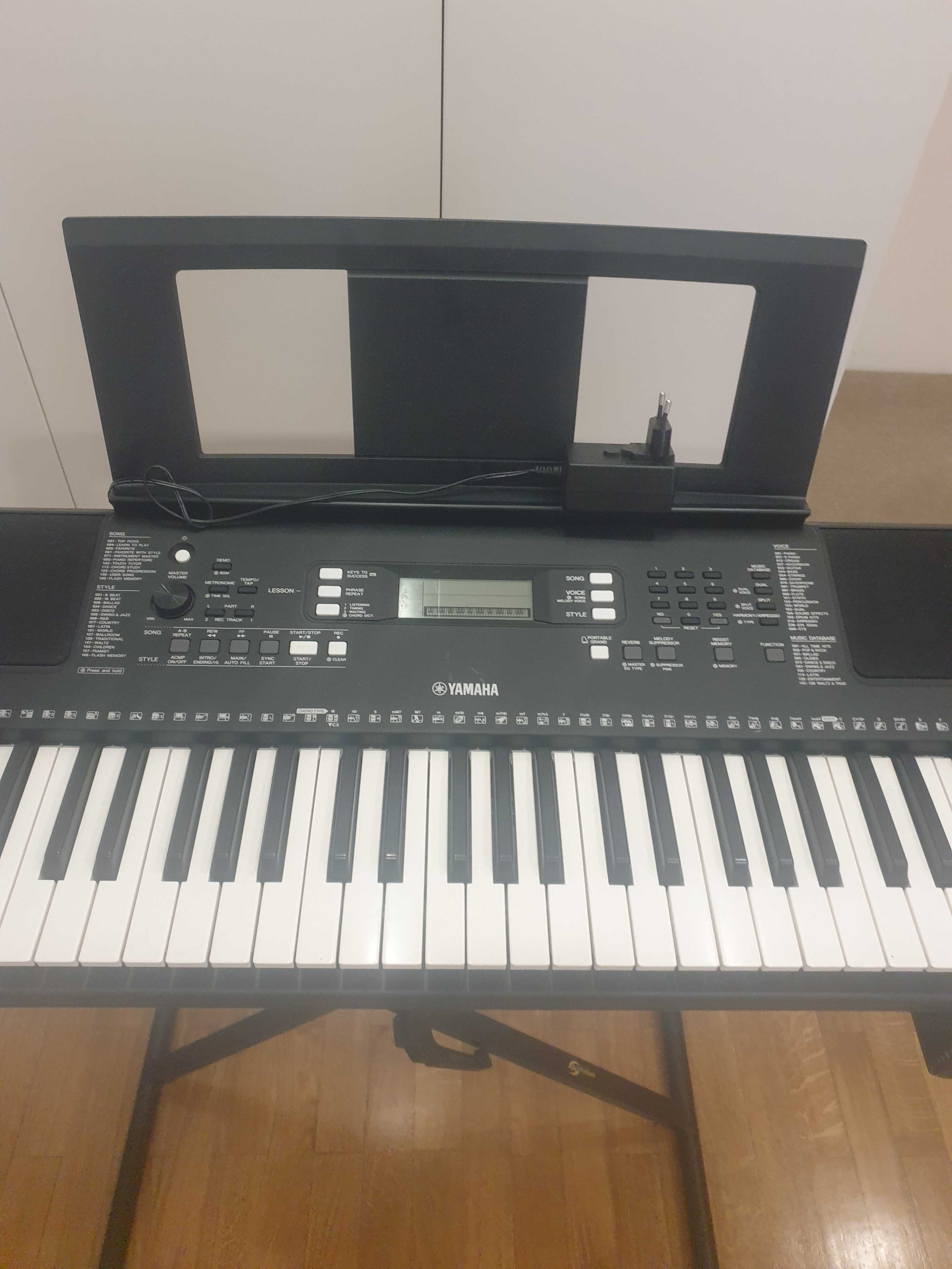 Teclado Yamaha PSR E363 + Suporte