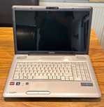 Laptop Toshiba Satellite 17" L550D - stan idealny - uszkodzony