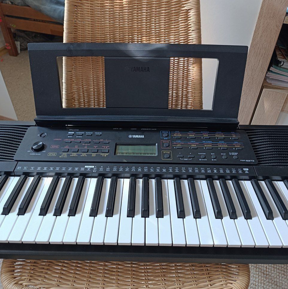 Синтезатор Yamaha psr-е 273
