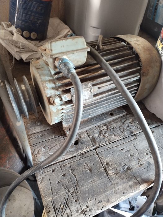 Электро двигатель .