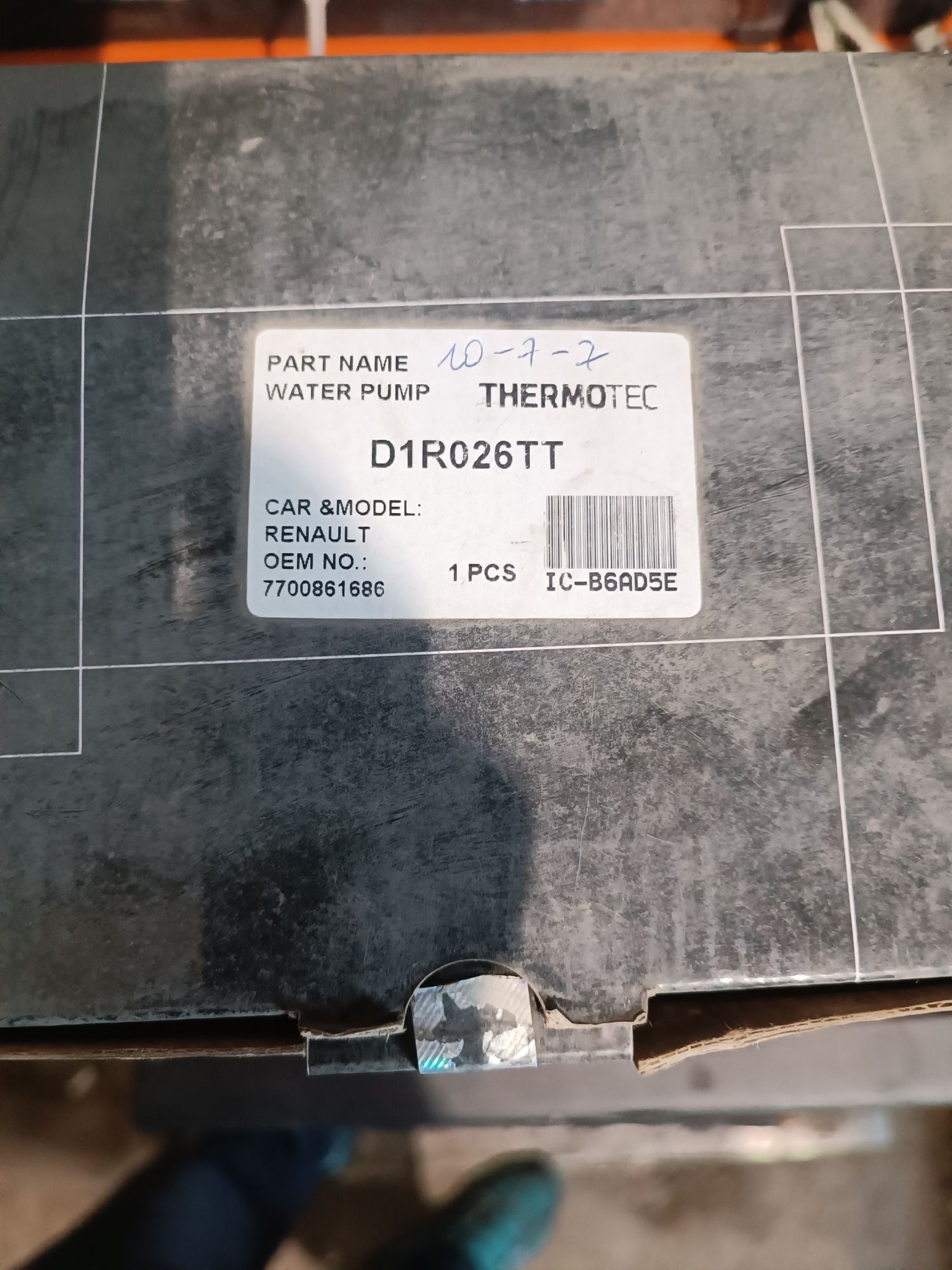 Продам помпу на Рено кенгу