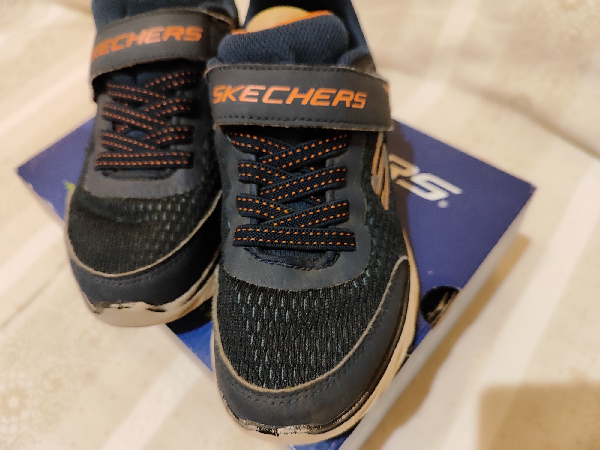 Skechers кросівки 33