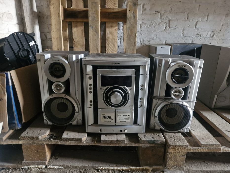 Продам музичний центр.