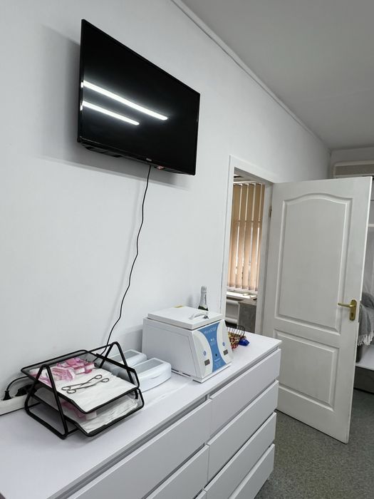 Здається місце для майстра манікюру та педикюру