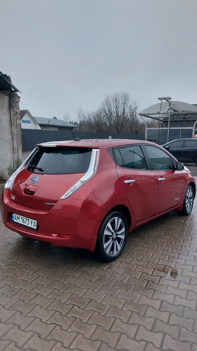 Nissan leaf.  ніссан ліф