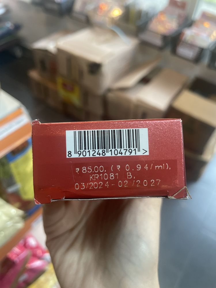 Chłodzący olejek do włosów Navratna 90 ml
