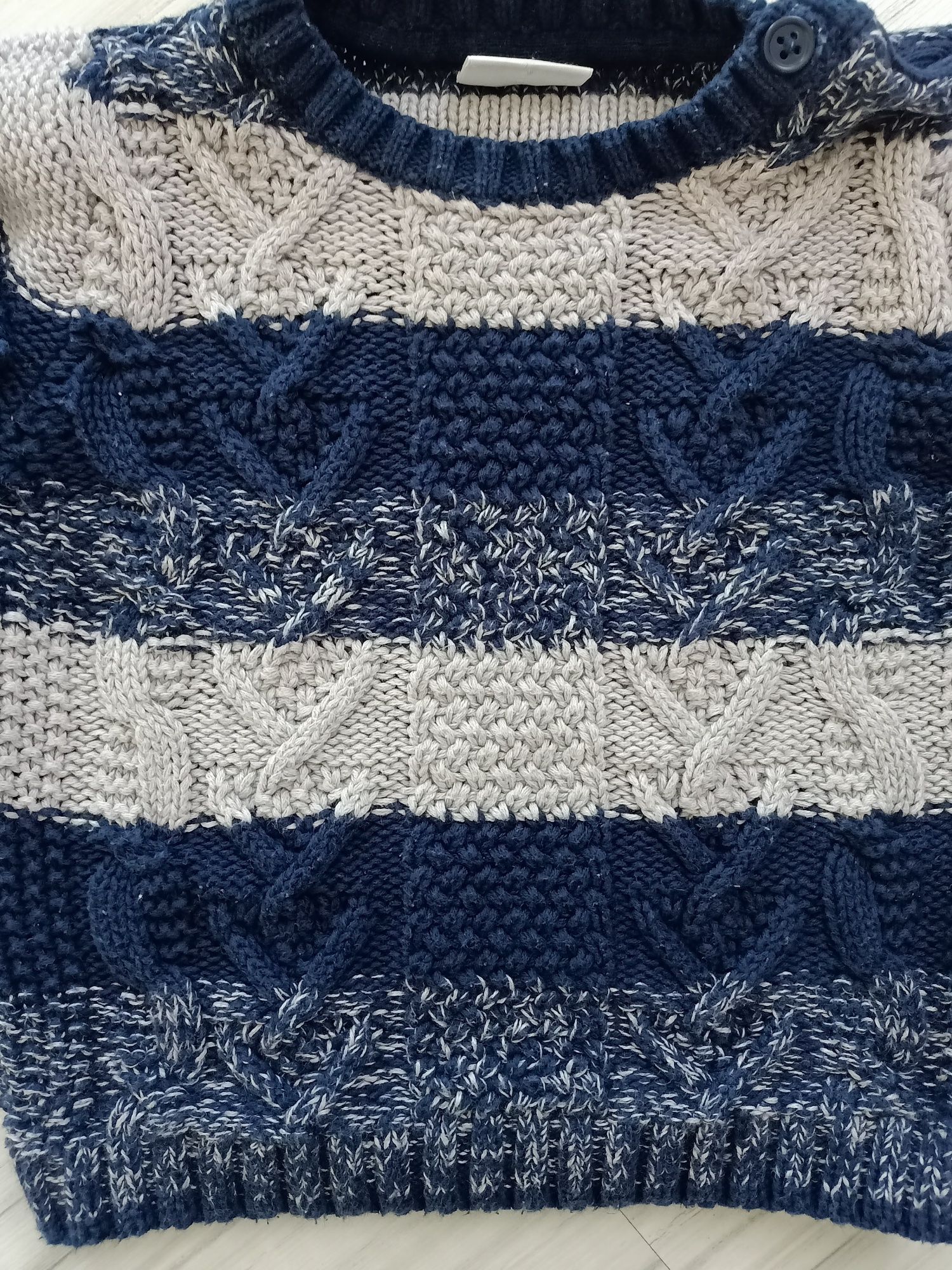 Sweterek chłopięcy rozmiar 68/74 F&F