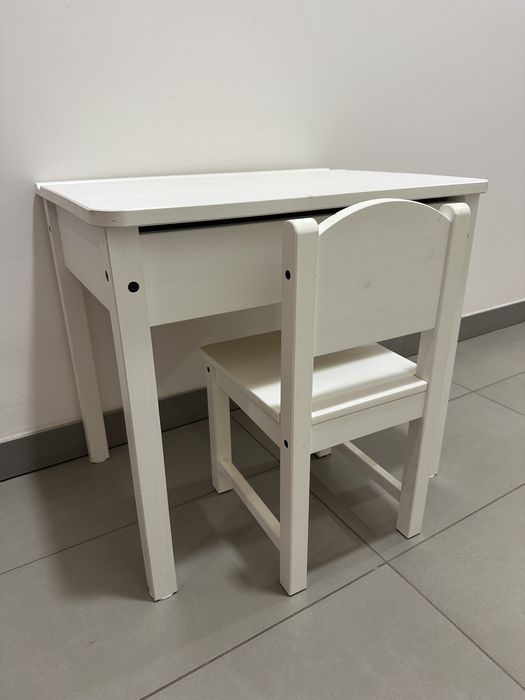 Biurko i krzeslo Ikea SUNDVIK
