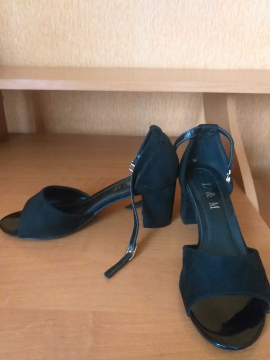 Босоніжкі  бу 38р.