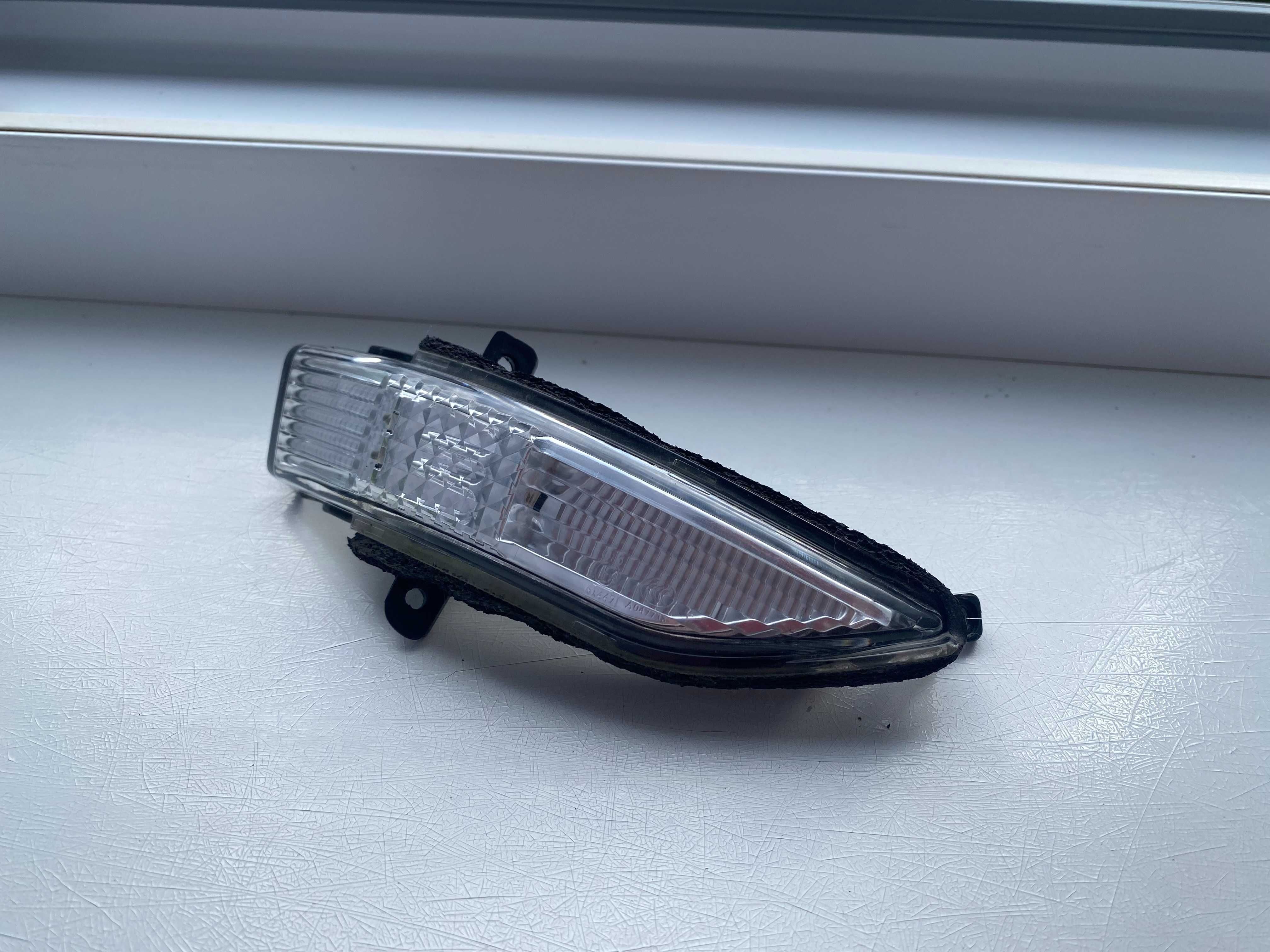 Повторювач LED в дзеркало праве MG 6 указатель поворота